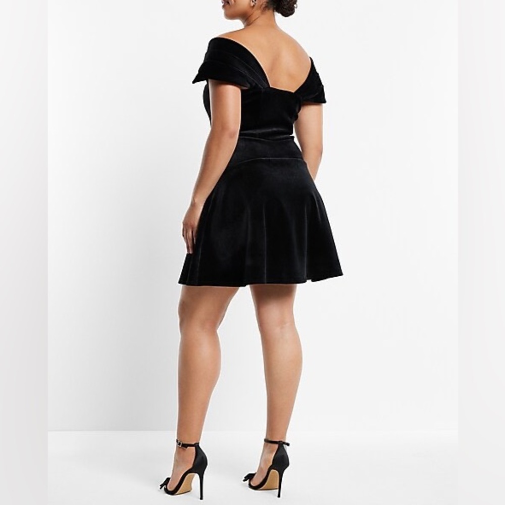 NWT 🖤 Express Velvet Off The Shoulder Mini Fit And Flare Dress